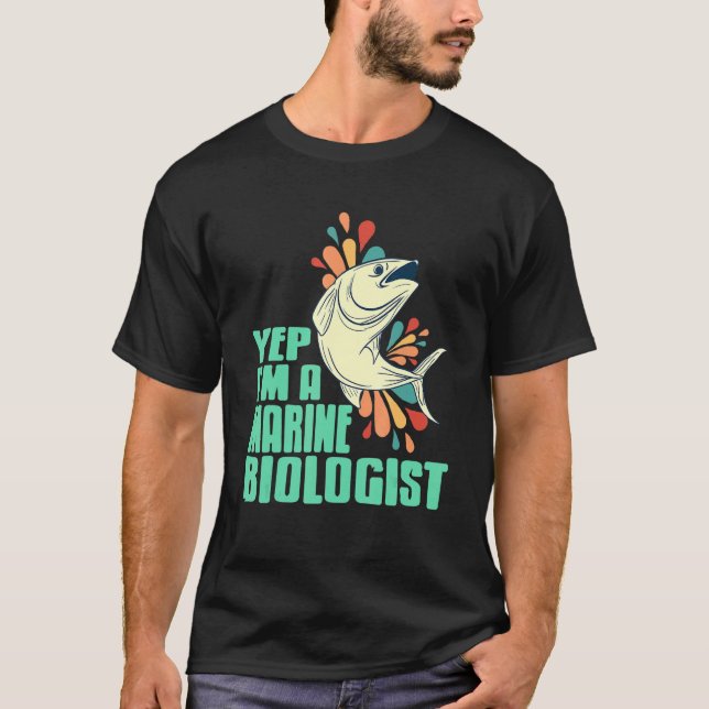 Camiseta Yep I'm A Marine Biologist Retro Designs Present   (Frente)