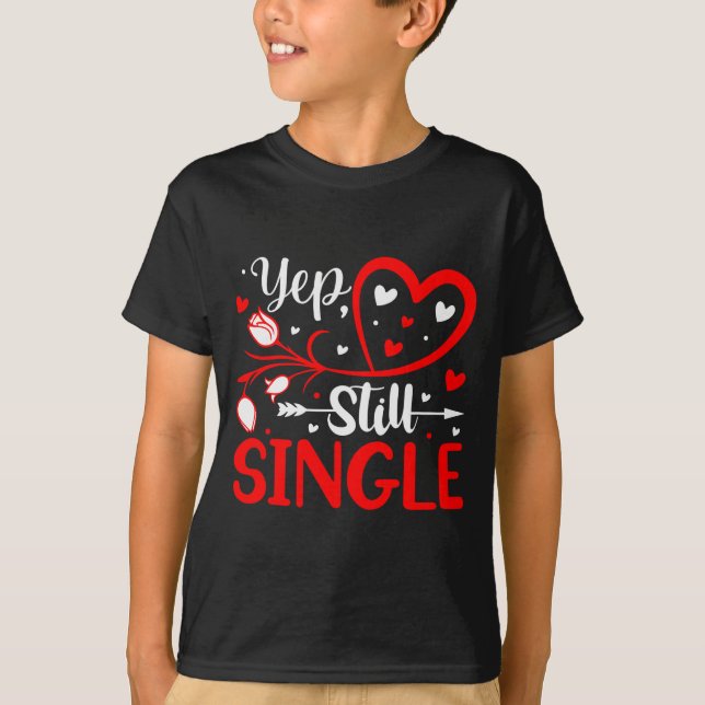 Camiseta Yep. Still Single Valentines Day Love Hearts  (Frente)