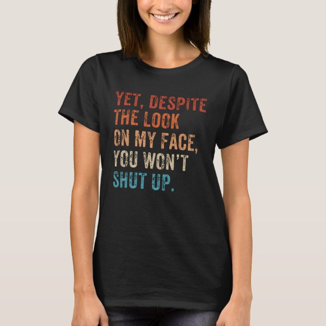Camiseta Yet Despite The Look On My Face Shut up Still Talk (Frente)
