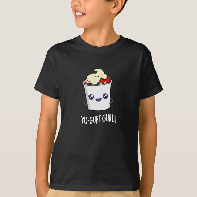 Camiseta Yo-gurt Gurl Engraçado Yogurt Pun Dark BG (Frente)
