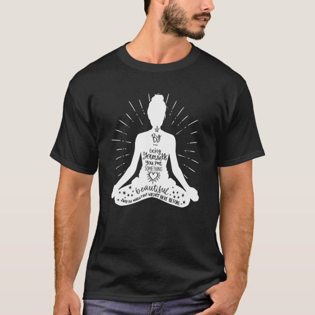 Camiseta Yoga Definição De Yoga Porque Adultar É Duro (Frente)