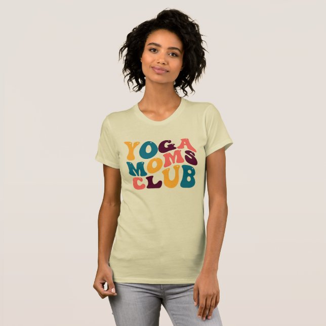 Camiseta Yoga Mães Club Groovy Retro Summer Vibes Sad Beige (Frente Completa)