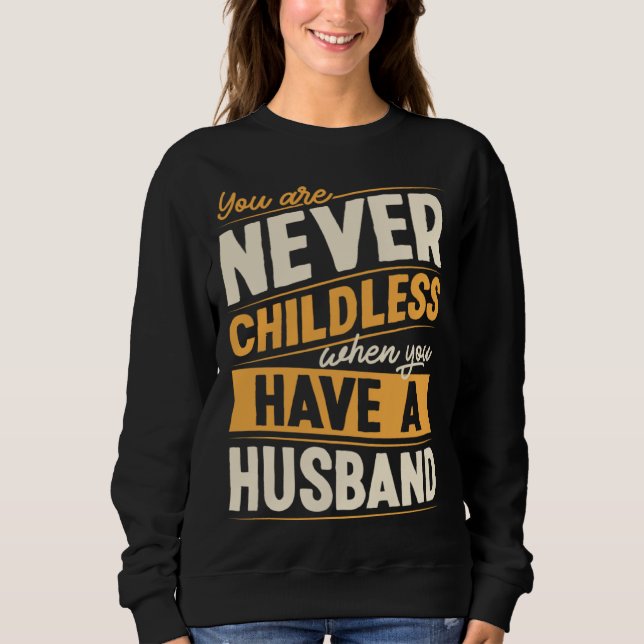 Camiseta You Are Never Childless When You Have A Husband (Frente)