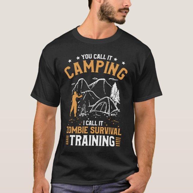 Camiseta You Call It Camping I Call It Zombie Survival Trai (Frente)