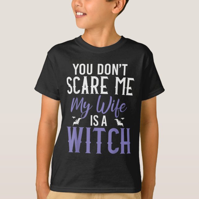 Camiseta You Dont E Me My Wife Is A Witch  (Frente)