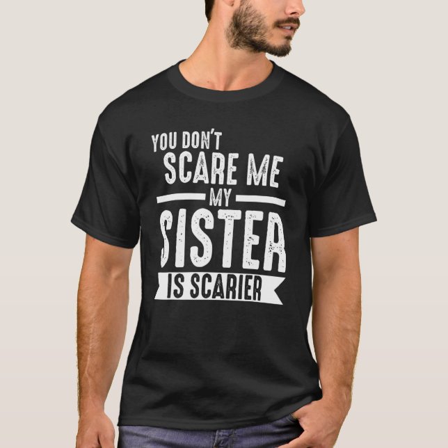 Camiseta you don't scare me my sister is scarier Brother (Frente)