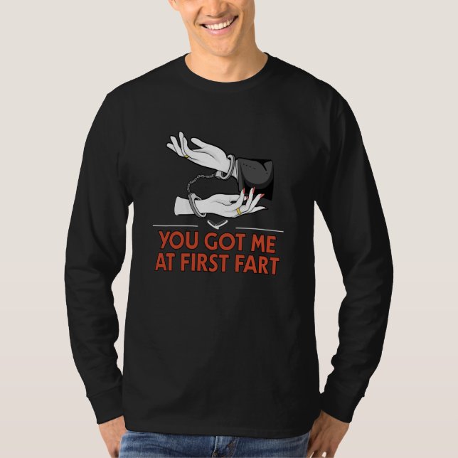 Camiseta You Got Me at First Fart Wedding Humor Bride and G (Frente)