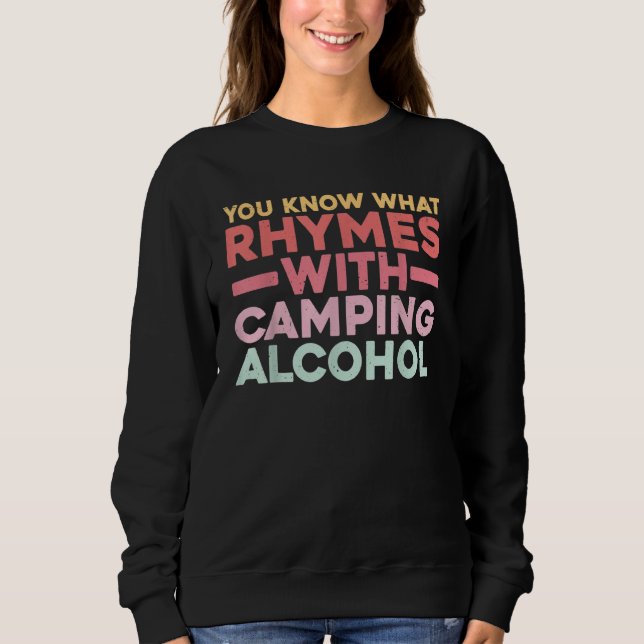 Camiseta You Know What Rhymes With Camping Alcohol (Frente)