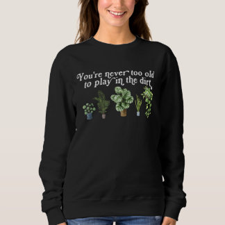Camiseta You re Never Too Old To Play In The Dirt Gardening