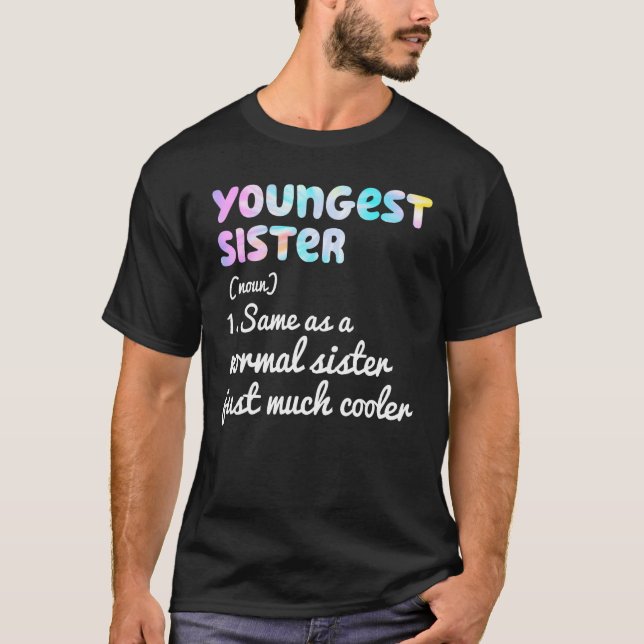 Camiseta Youngest Sister Definition Funny Simple Text Desig (Frente)