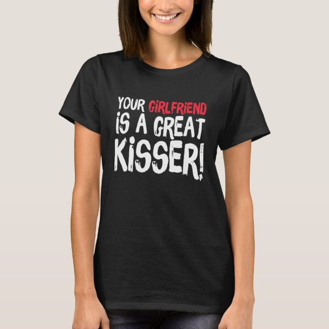 Camiseta Your Girlfriend Is A Great Kisser  Gag (Frente)