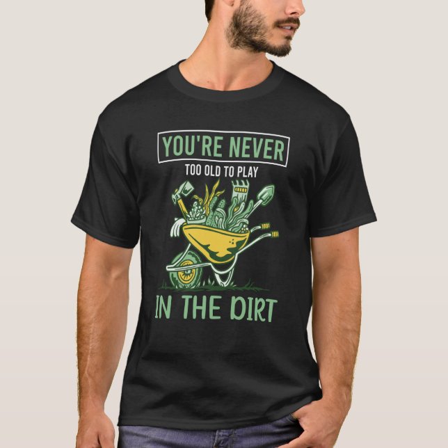 Camiseta You're Never Too Old To Play In The Dirt For Garde (Frente)
