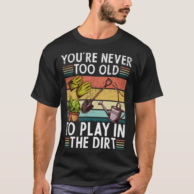 Camiseta Youre Neveroo Oldo Play Inhe Dirt gardening lover  (Frente)