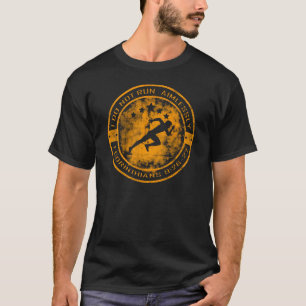 Camiseta zechjohn apresenta um design atlético inspirado na