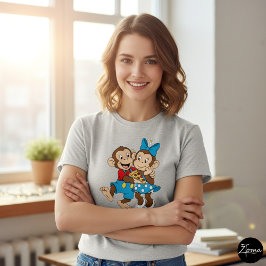 Camiseta Zina e Mimo com uma fatia de pizza.