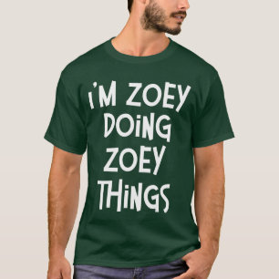 Camiseta Zoey Fazendo Coisas de Zoey Engraçado Aniversário 