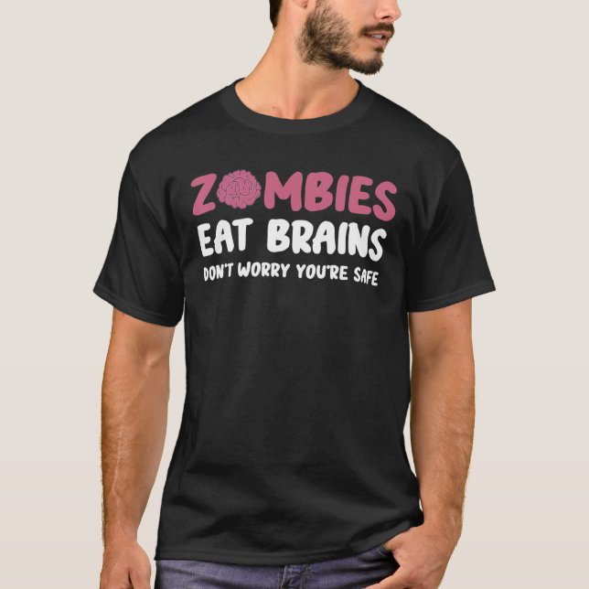 Camiseta Zombies Eat Brains Don't Worry You're Safe Hallowe (Frente)