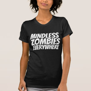 CAMISETA ZÔMBIOS SEM PREOCUPAÇÕES EM TODO LUGAR