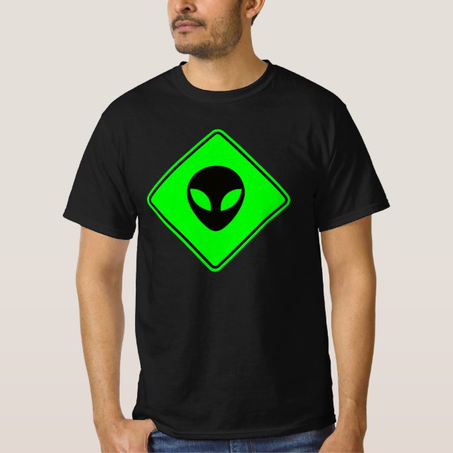 Camiseta Zona XING de Alien Verde e Preto (Frente)
