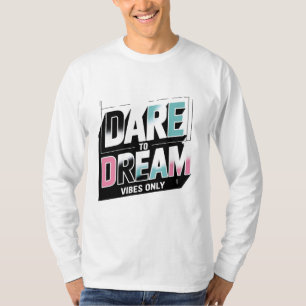Camisetas gráficas com tipografia em negrito