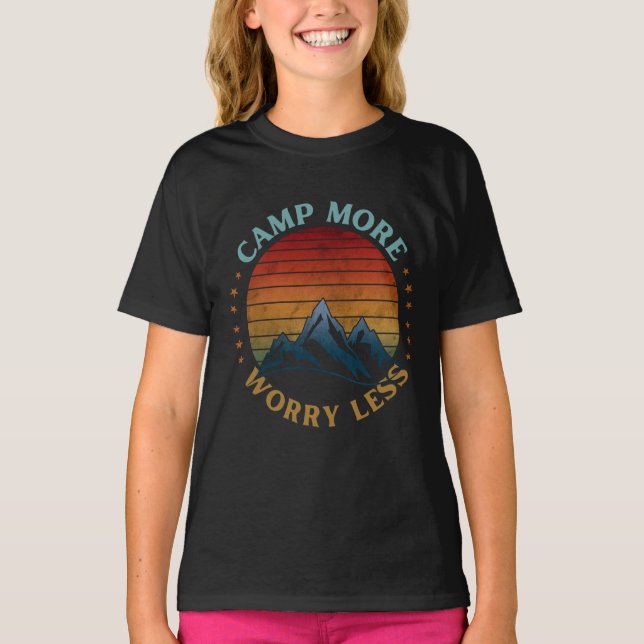 CAMP MAIS PREOCUPADO MENOS T-Shirt (Frente)