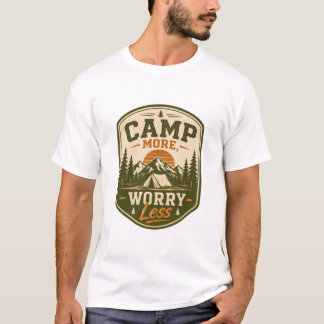 Campe mais, se preocupe menos - Camiseta com emble