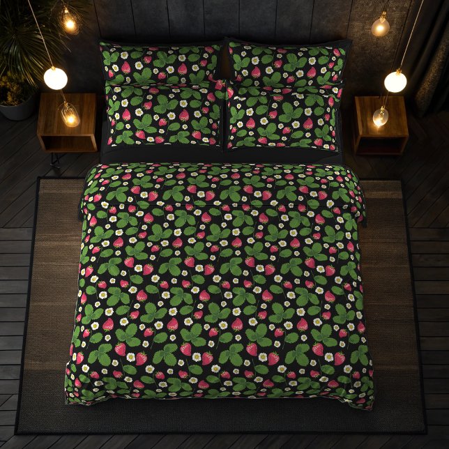 Campos de Morango em Preto (Strawberry Fields on Black Pillow Case)
