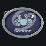 Cancer azul a fivela de cinto da astrologia do<br><div class="desc">Cancer "fivela de cinto grega da astrologia do caranguejo" com símbolos e características do cancerian. O quarto sinal do cancer do zodíaco do 22 de junho ao 22 de julho. Ordenado pela lua. Projetado excepcionalmente por Sarah Trett.</div>