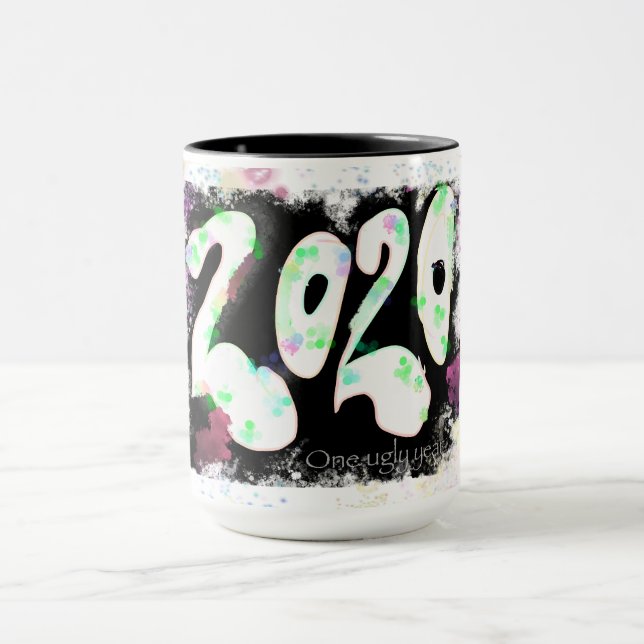 Caneca 2020, um ano feio, arte em apuros e texto (Centro)