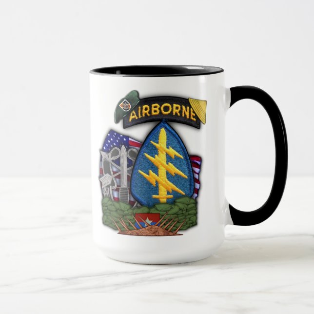 Caneca a 5a guerra do vietname dos veteranos das boinas (Direita)