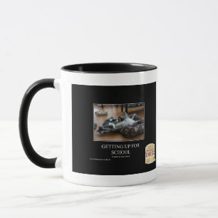 Caneca A Arranjar-Se Para A Escola
