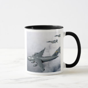 Caneca A escolta de F-15B Eagles o primeiro Havaí-baseou