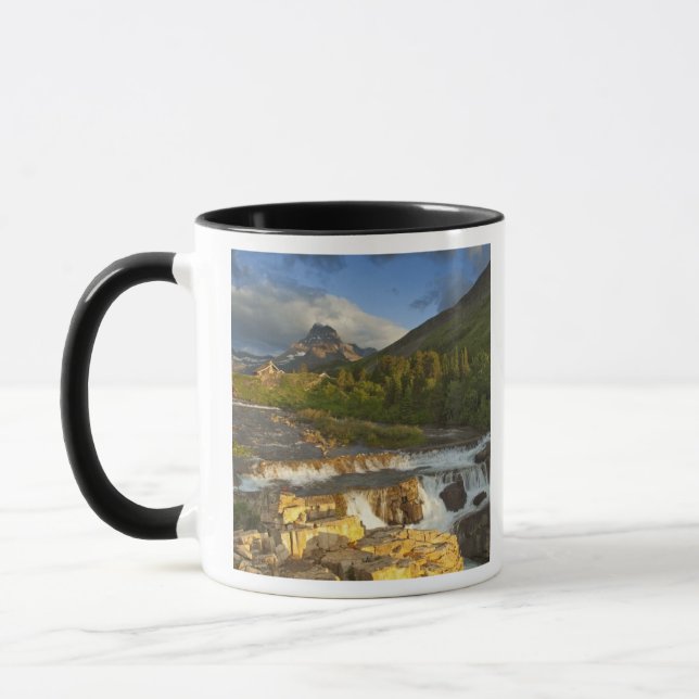 Caneca A luz da manhã saúda Swiftcurrent Falls no (Esquerda)