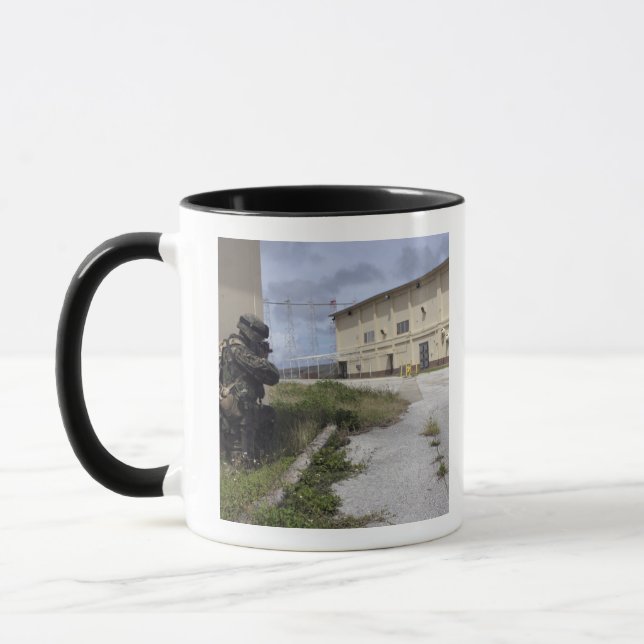 Caneca A Marinha posta a segurança (Esquerda)