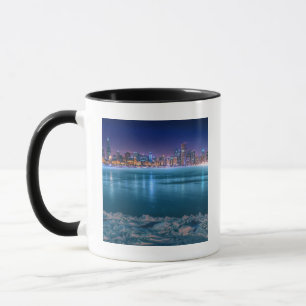 Caneca A neve e o gelo abundam no lago Michiga no ártico