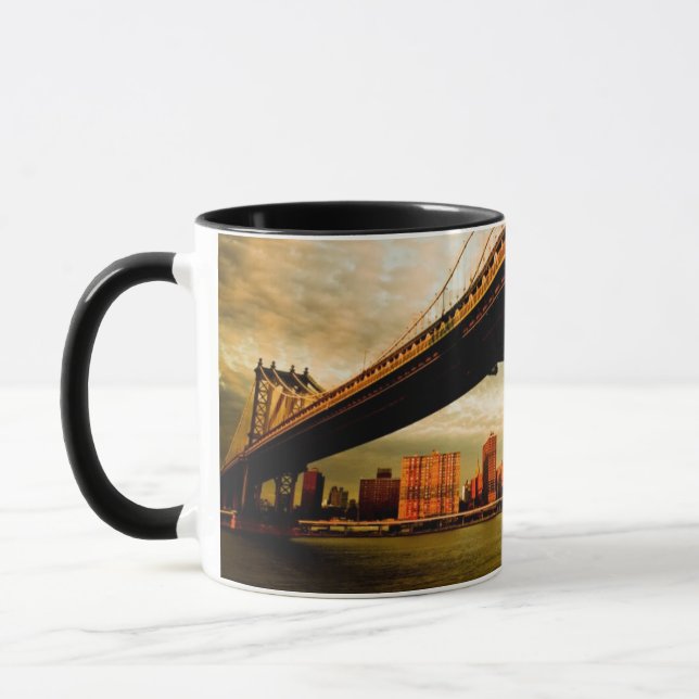 Caneca A opinião da ponte de Manhattan do lado de (Esquerda)