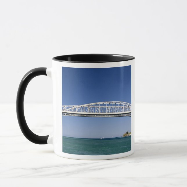Caneca A Ponte Blue Water é uma ponte de vão duplo (Esquerda)