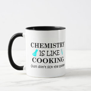 Caneca A química é como cozinhar não lambe a colher