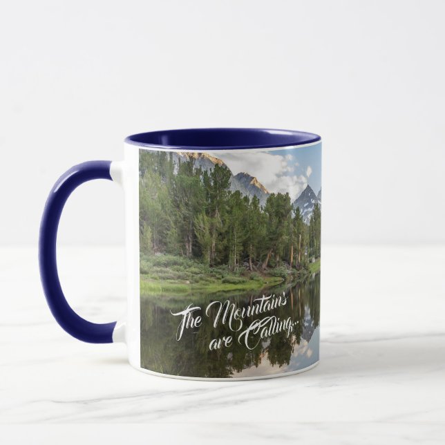 Caneca A serra oriental montanhas está chamando - azul (Esquerda)