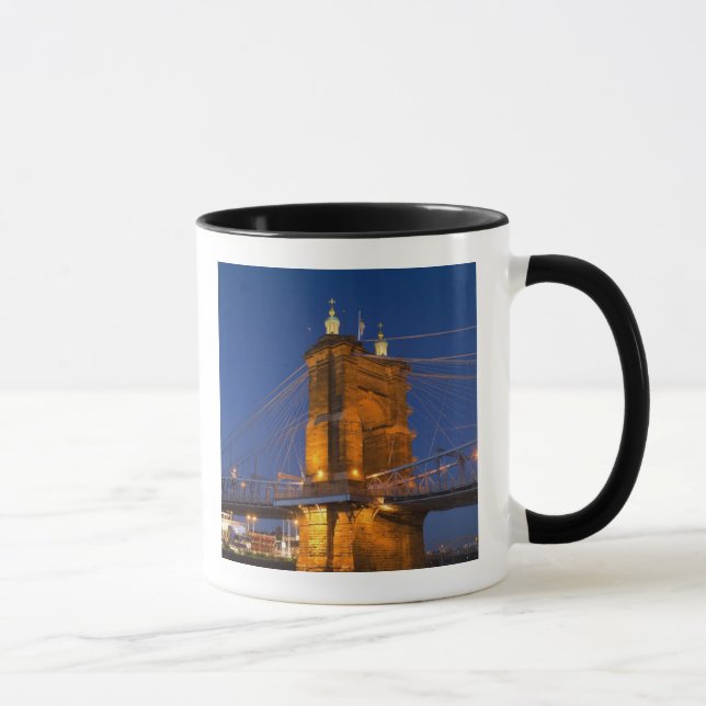Caneca A silhueta de Cincinnati, Ohio, EUA ao anoitecer (Direita)