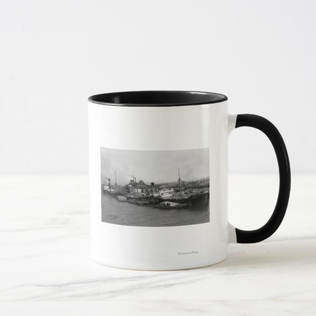 Caneca Aberdeen, WA - Vista da Frente das Águas e da Nave (Direita)