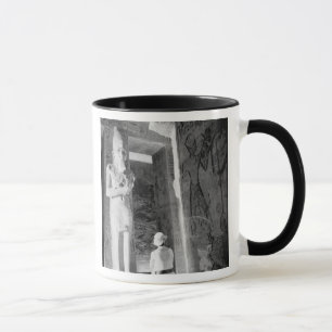 Caneca Abu Simbel Egito, Turista dentro do Templo (NR)
