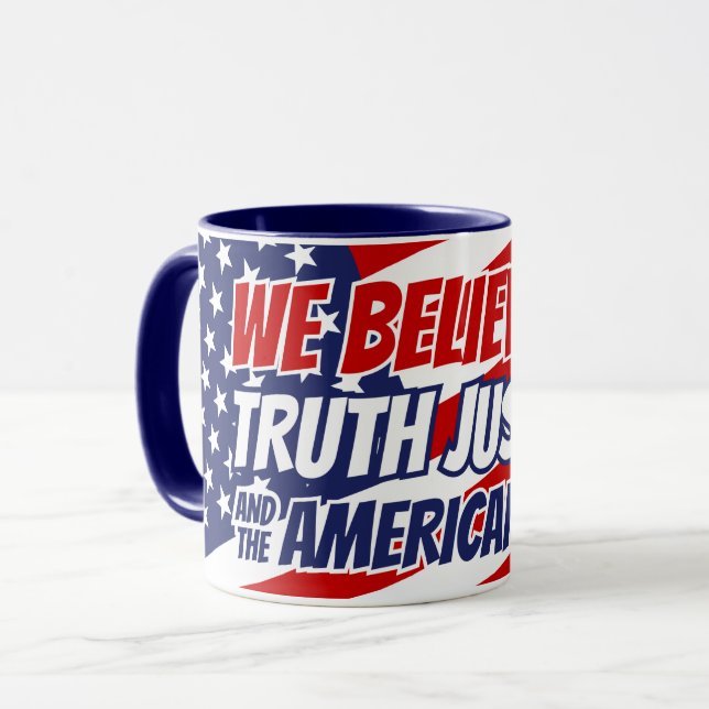 Caneca Acreditamos na Justiça da Verdade e no Modo Americ (Frente Esquerda)
