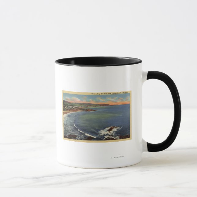 Caneca aérea das ovas ao longo da costa (Direita)