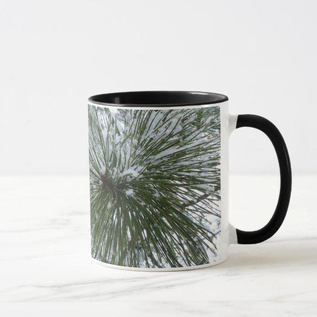 Caneca Agulhas de Snowy Pine Fotografia de inverno (Direita)