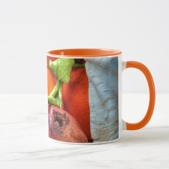 Caneca Ainda-vida dos escudos e das frutas (Direita)