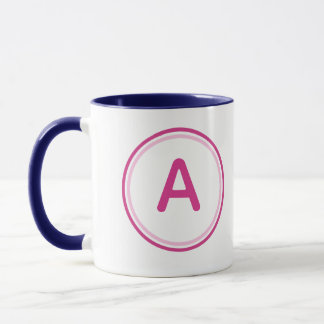 Caneca Alfabeto de Letra Redonda Design de Círculo Rosa