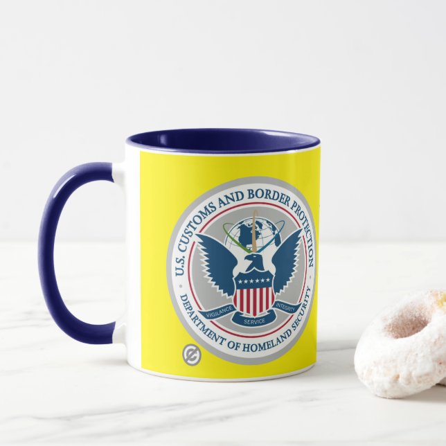 Caneca Alfândegas e Proteção de Fronteiras dos EUA (Com Donut)