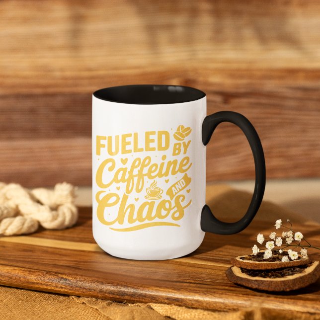 Caneca Alimentado por Cafeína e Caos Divertido Sarcástico (funny coffee mug for busy moms)