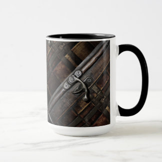 Caneca Amarra sobre madeira
